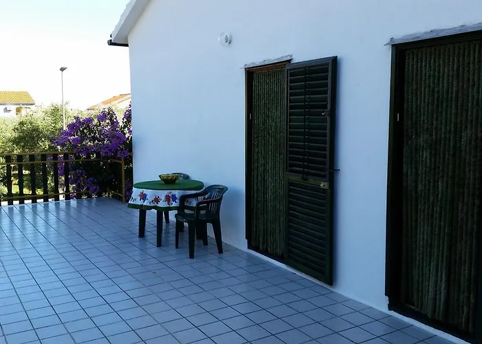 Apartments And Rooms Mirjana