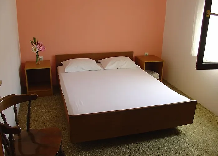 Gostinjska kuća Apartments And Rooms Mirjana 3*