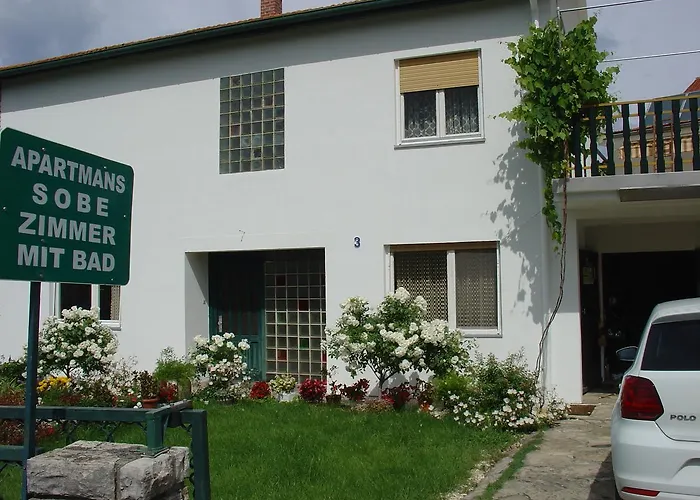 And Mirjana בית הארחה ביבינייה